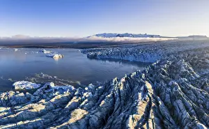 Glaciers: Glacier and mountains of the Vatnajokull glacier