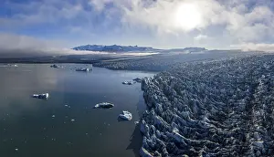Glaciers: Glacier and mountains of the Vatnajokull glacier