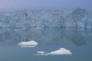 Calving: Glacier Waggonwaybreen calving into Magdalenefjord