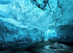Islets: Glaical cave in Vatnajoekull Nationalpark, Icela