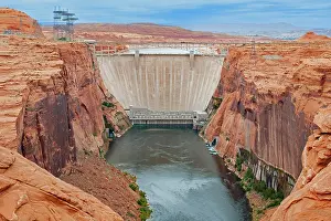 Economy: Glen Canyon Dam at Lake Powell, Arizona, USA, North America