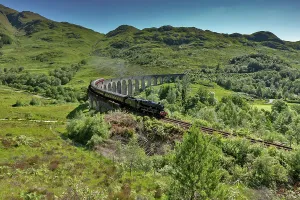 Viaduct: Glenfinnan viaduct from the Harry Potter films with