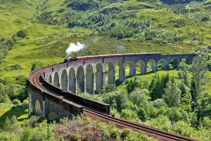 Viaduct: Glenfinnan viaduct from the Harry Potter films with