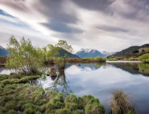 Howse: Glenorchy lagoon, at back mountains, Glenorchy