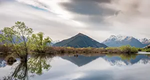 Howse: Glenorchy lagoon, at back mountains, Glenorchy