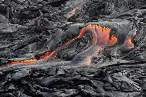 Reykjanes: Glowing lava, lava flow, Fagradalsfjall table volcano