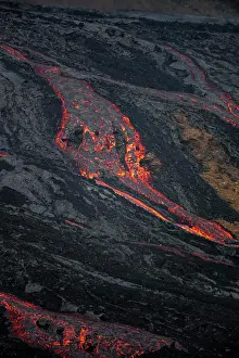 Lava: Gluhende Lava, Lavastrom, Lavafeld, aktiver Tafelvulkan