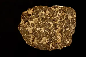 Bearing: Goethite (FeO(OH))