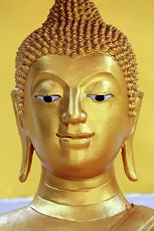 Chiang: Gold Buddha statue head and face at Wat Panping Temple i