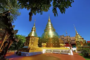Phra: Gold chedi at Wat Phra Singh Temple in Chiang Mai, Thail