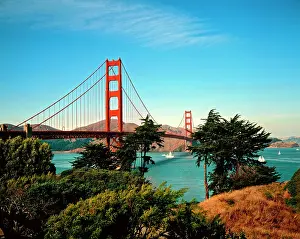 Suspension: Golden Gate Bridge, San Francisco, California, USA