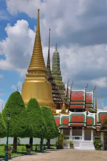 Phra: Golden Phra Si Rattana Chedi, Phra Mondop and Prasat