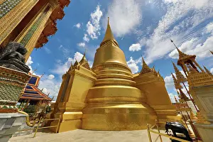 Phra: Golden Phra Si Rattana Chedi at Wat Phra Kaew, Temple