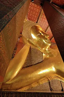 Statues: Golden Reclining Buddha statue at the Wat Pho Temple