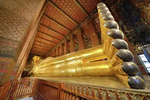Statues: Golden Reclining Buddha statue at the Wat Pho Temple