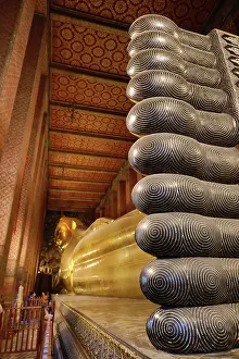 Paul Brown: Golden Reclining Buddha statue at the Wat Pho Temple