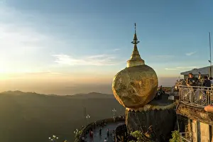 Myanmar: Golden Rock Kyaiktiyo Pagoda, Kyaikto, Myanmar
