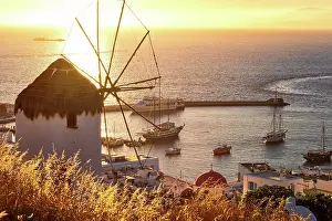 Romantic: Golden sunset over sea horizon in Mykonos, Cyclades