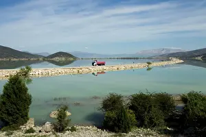 Lorry: Goltarla nr Elmali - main road leading across the