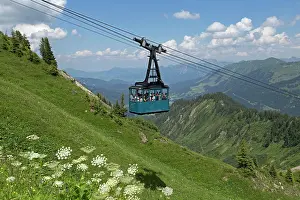 Cable: Gondola of the cable car to the Walmendinger Horn