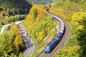 Freight: Goods train, double traction, underway on the Geislinger