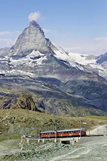 Matterhorn: Gornergrat railway in front of Matterhorn, Monte