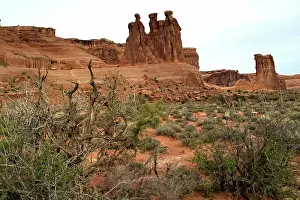 Moab: The Three Gossips