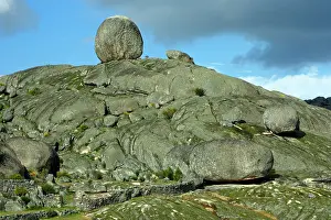 Valencia: Granite Boulder Terrain - beside Valencia de Alcantara