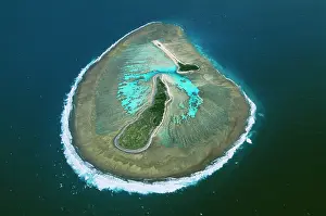 Atolls: Great Barrier Reef - aerial view - sand & shingle cays