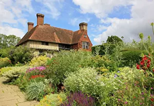 Manor: Great Dixter House and Gardens (The 15th Cen timber