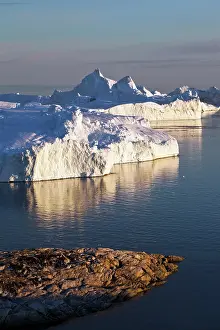 Sermeq: Greenland, Ilulissat, Icebergs grounded