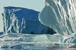Sermeq: Greenland, Ilulissat, Massive icebergs from
