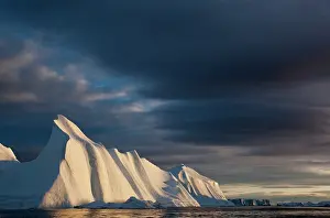 Eqip: Greenland, Ilulissat, Midnight sun lights