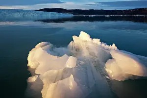 Disko: Greenland, Ilulissat, Setting midnight sun