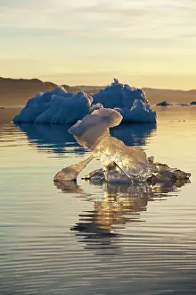 Disko: Greenland, Ilulissat, Setting midnight sun