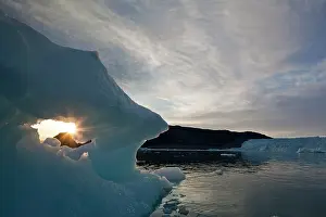 Disko: Greenland, Ilulissat, Setting midnight sun