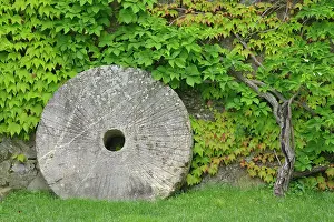 Grinding: Grinding stone, Castle Banfi in Tuscany