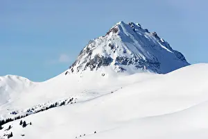 X7e5: Gro&, x7e5;r Rettenstein, snow-covered mountain in