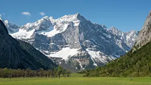 Vomp: Groier Ahornboden, behind it the Spritzkar, Karwendel