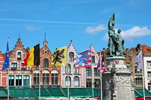 Brugge: Guild houses converted into restaurants and statue