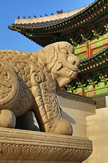 Gyeongbokgung: Gwanghwamun Gate at Gyeongbokgung Palace in Seoul, Korea