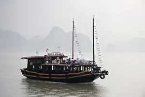 Slow: Ha Long Bay, Vietnam. UNESCO declared World