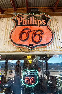 Neon: Hackberry General Store, Hackberry, U.S. Route 66