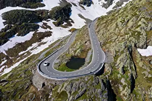 Canton: Hairpin bend on the pass road to the Great St. Bernard Pass
