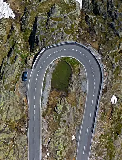 Canton: Hairpin bend on the pass road to the Great St. Bernard Pass