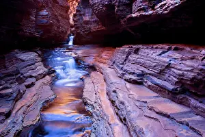 Hancock: Hancock Gorge - a stream is flowing down Hancock