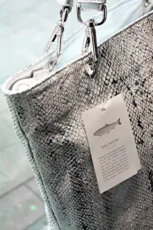 Suspend: Hand bag in fish skin from the icelandic brand Huld