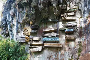 Hanging: Hanging coffins, Echo Valley, Sagada, Mountain Province