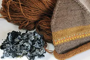 Wools: Hank of Sheep wool dyed by craftsmen and hat France