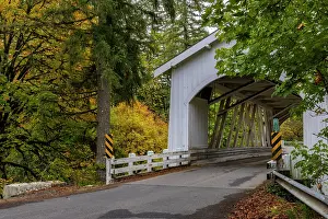 Bridge: Hannah Covered Bridge spans Thomas Creek in Linn